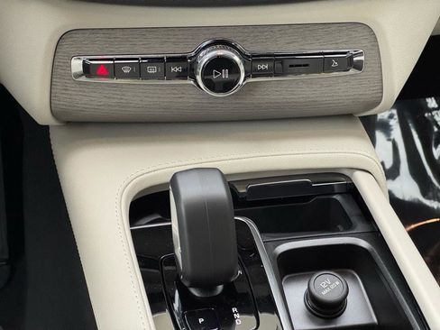 New 2025 Volvo XC90 B6 Plus w/ Protection Package Premier image 10
