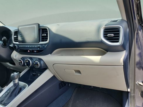 Used 2020 Hyundai Venue FWD image 20