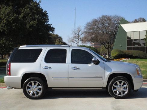 Used 2014 GMC Yukon Denali image 3