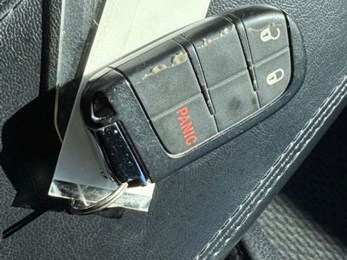 Used 2023 Jeep Compass Latitude image 33