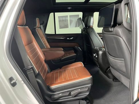 Used 2024 GMC Yukon Denali Ultimate AWD/4WD image 8
