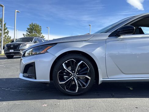 New 2025 Nissan Altima 2.5 SR image 9