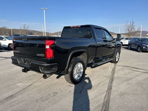 Used 2022 Chevrolet Silverado 2500 High Country w/ Z71 Off-Road Package image 7