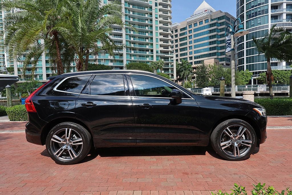 Used 2019 Volvo XC60 T5 Momentum w/ Multimedia Package AWD/4WD image 4
