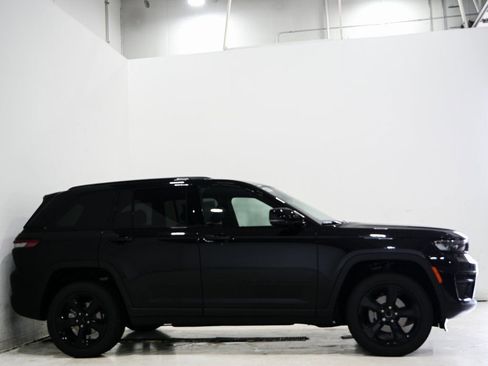 New 2025 Jeep Grand Cherokee Altitude image 6