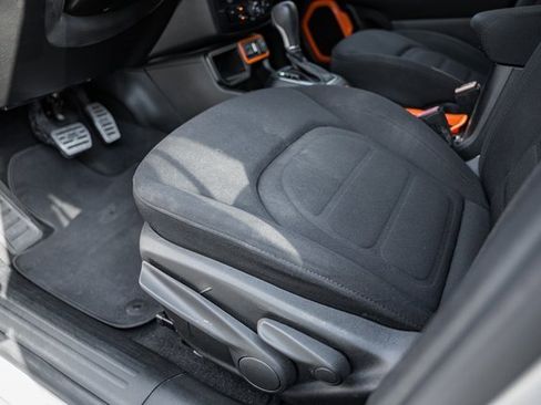 Used 2020 Jeep Renegade Latitude w/ UConnect 8.4 Nav Group image 37