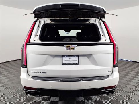 Certified 2022 Cadillac Escalade Sport Platinum w/ Heavy-Duty Trailer Package image 9