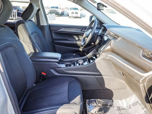 Certified 2023 Jeep Grand Cherokee L Laredo image 17