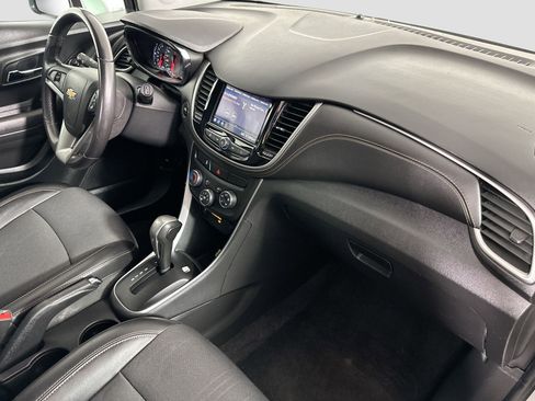 Used 2020 Chevrolet Trax LT w/ LT Convenience Package image 26