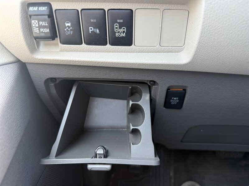Used 2015 Toyota Sienna XLE w/ XLE Navigation Package AWD/4WD image 16