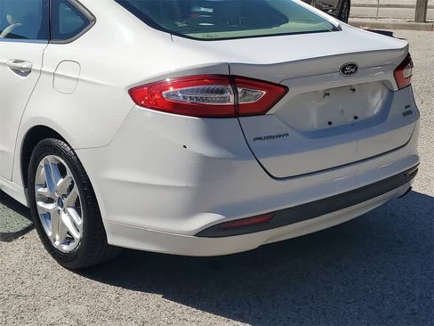 Used 2013 Ford Fusion SE image 9