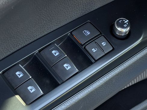 Used 2020 Toyota Camry XLE image 19