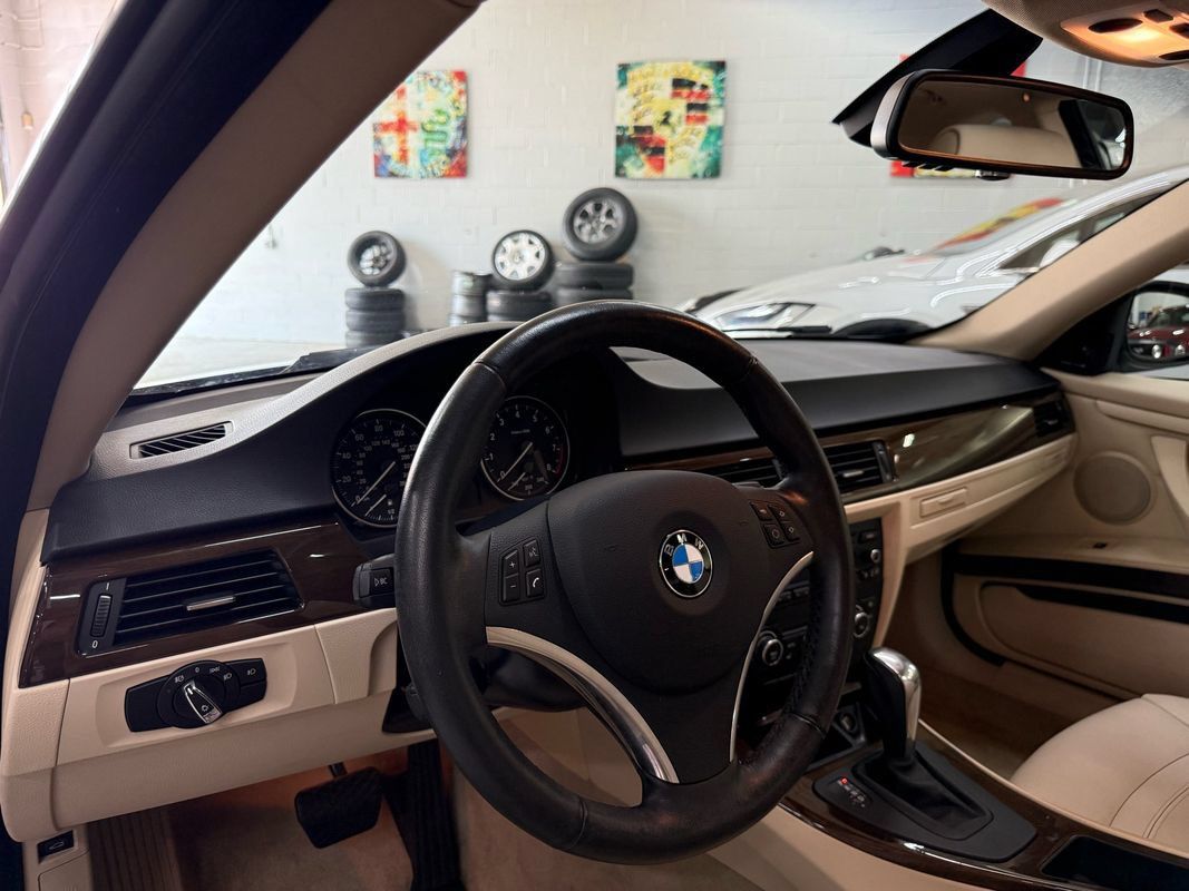 Used 2013 BMW 335i xDrive Coupe AWD/4WD image 11