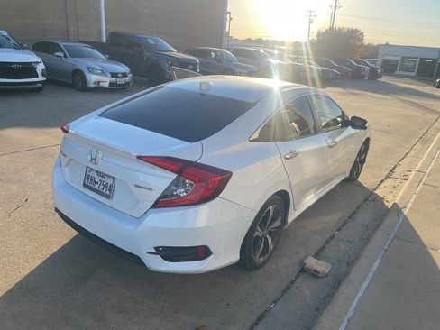 Used 2017 Honda Civic Touring image 3