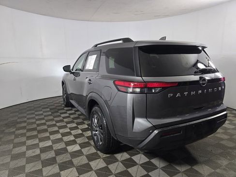 Used 2024 Nissan Pathfinder SV image 6
