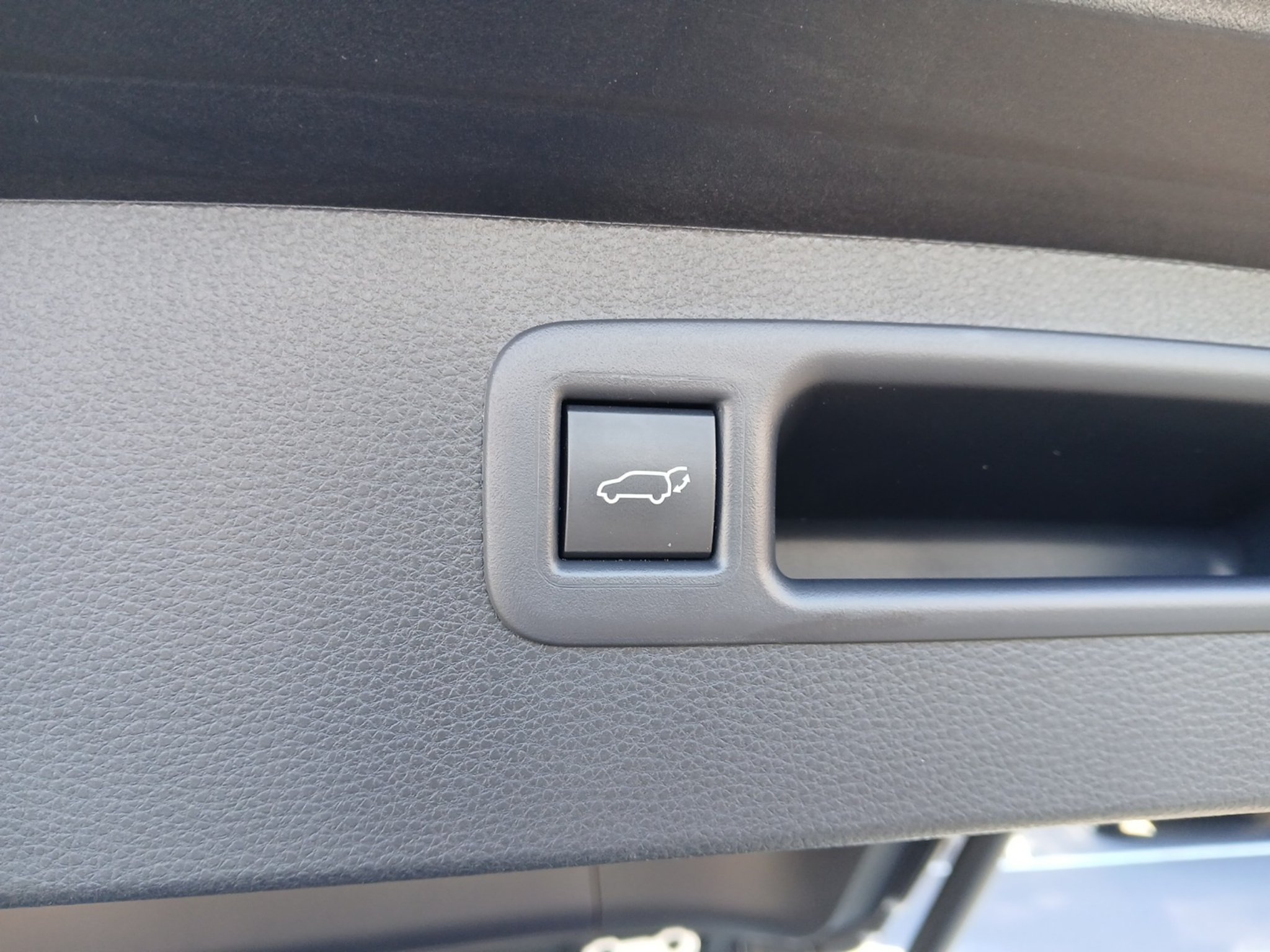Used 2025 Toyota Highlander XLE FWD image 28