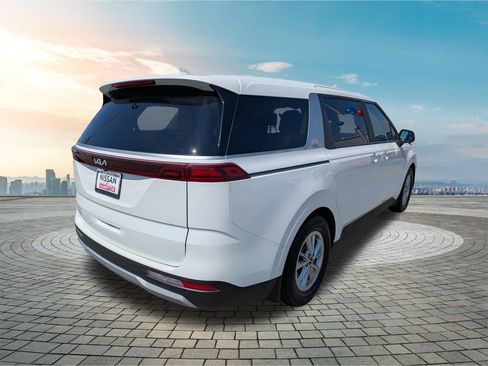 Used 2024 Kia Carnival LX FWD image 5