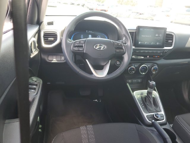 Certified 2024 Hyundai Venue SEL FWD image 9