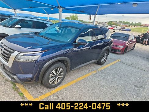 Used 2025 Nissan Pathfinder SL AWD/4WD image 3