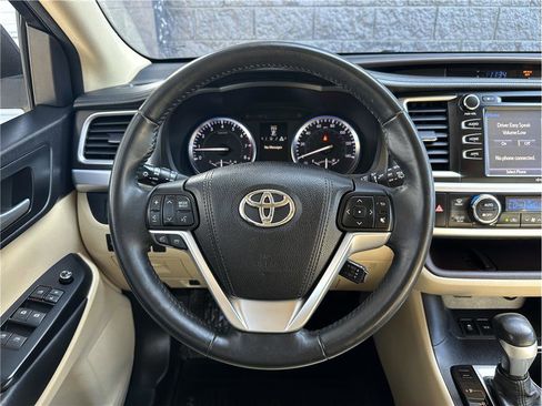 Used 2015 Toyota Highlander XLE image 21