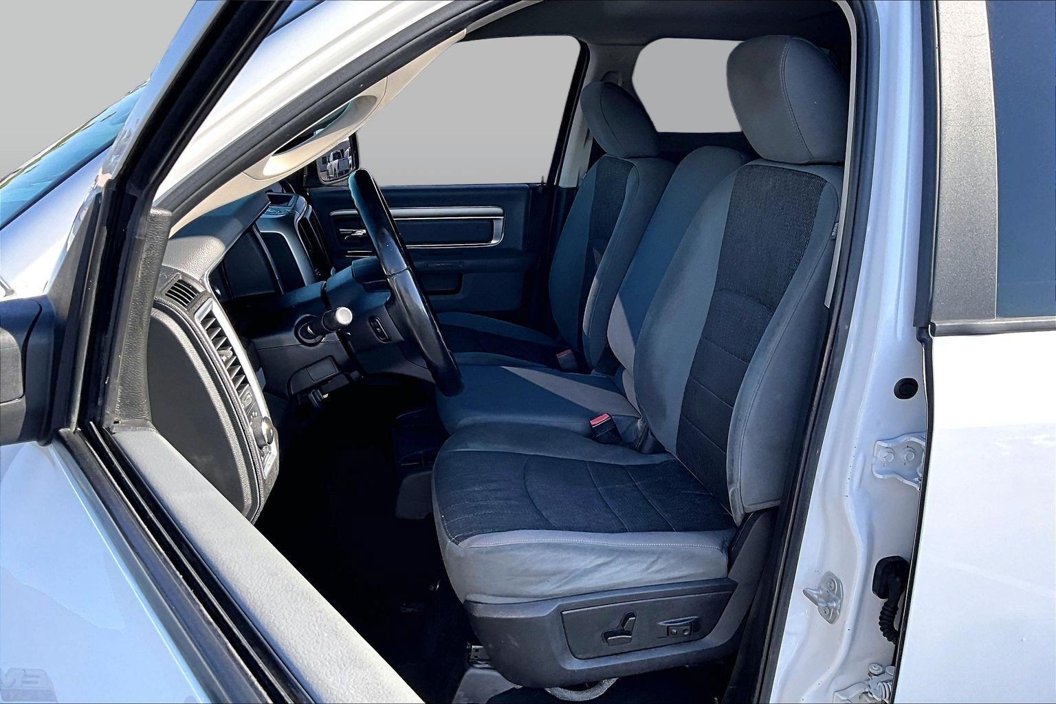 Used 2019 RAM 1500 Big Horn AWD/4WD image 25