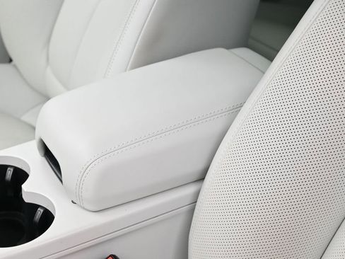 Certified 2023 Porsche Macan Turbo AWD/4WD image 21