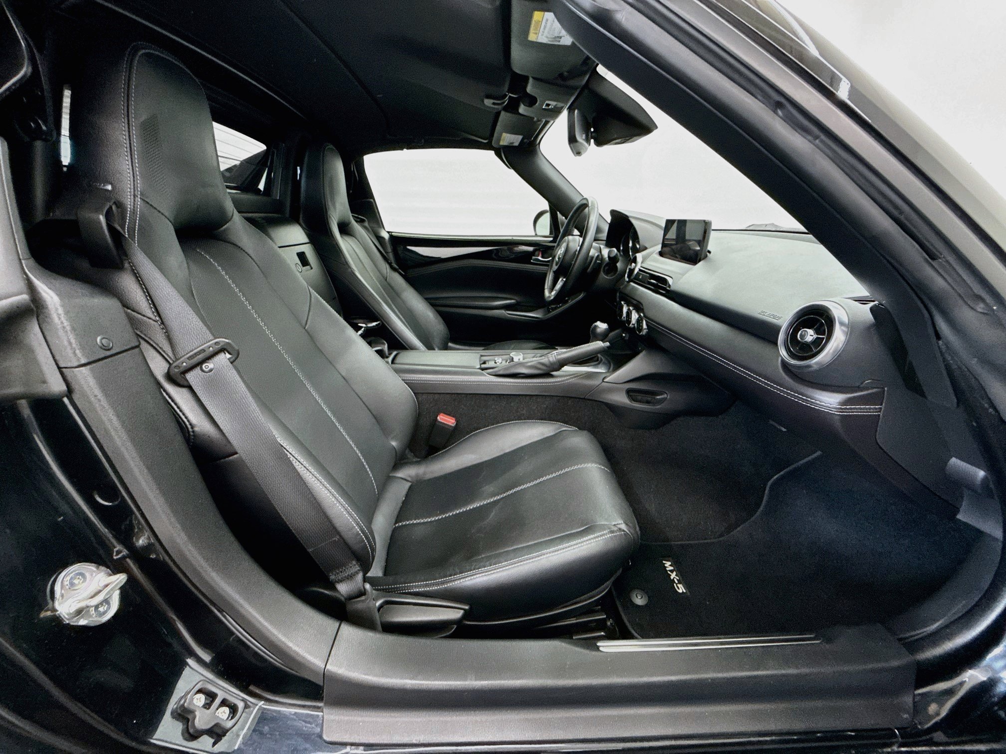 Used 2025 MAZDA MX-5 Miata RF Grand Touring RWD image 28