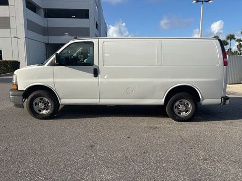Used 2021 Chevrolet Express 2500 w/ Driver Convenience Package image 3