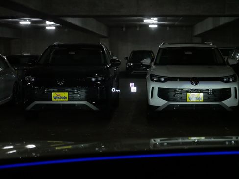 Used 2025 Audi Q6 e-tron Premium Plus w/ Premium Plus image 33