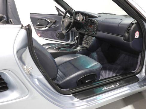 Used 2001 Porsche Boxster S image 4