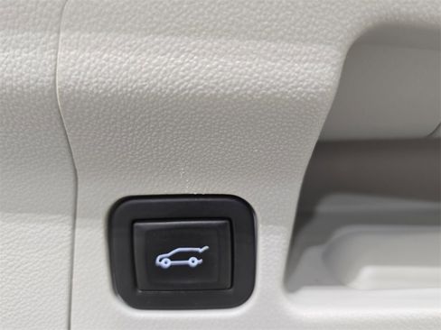 Used 2023 GMC Acadia SLT w/ Technology Package image 14