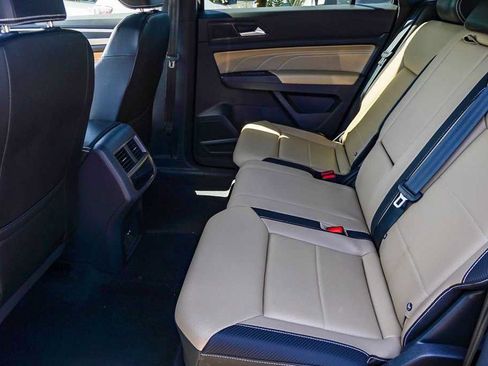 Used 2023 Volkswagen Atlas Cross Sport SE w/ Panoramic Sunroof Package FWD image 21