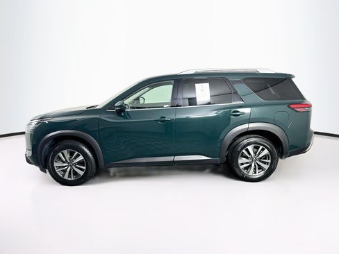 Used 2025 Nissan Pathfinder SL FWD image 4
