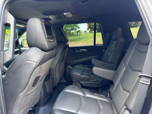 Used 2018 Cadillac Escalade Platinum AWD/4WD image 21