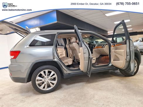 Used 2013 Jeep Grand Cherokee Overland w/ Advance Technology Group image 20