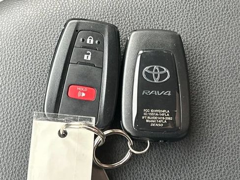 Used 2025 Toyota RAV4 XLE AWD/4WD image 72