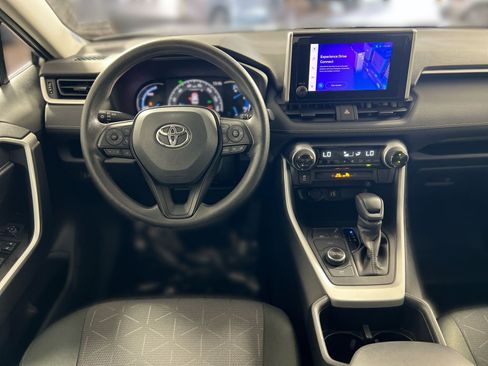 Used 2025 Toyota RAV4 XLE AWD/4WD image 23