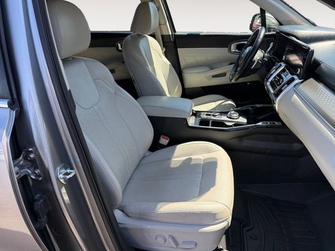 Used 2022 Kia Sorento SX Prestige w/ Panoramic Sunroof Package AWD/4WD image 19