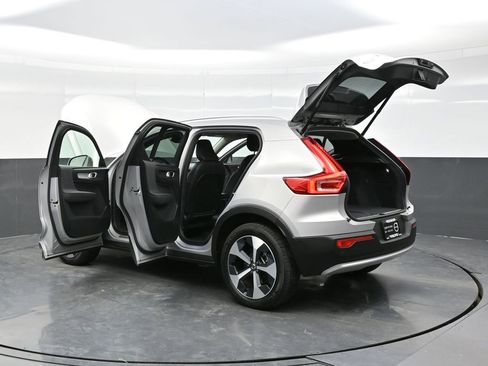 Used 2025 Volvo XC40 B5 Plus AWD/4WD image 46