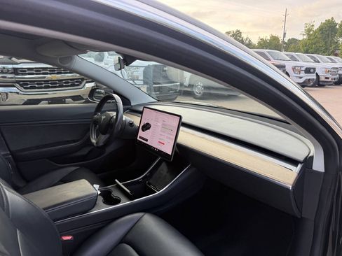Used 2018 Tesla Model 3 Long Range RWD image 9