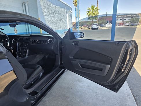 Used 2014 Ford Mustang GT RWD image 14