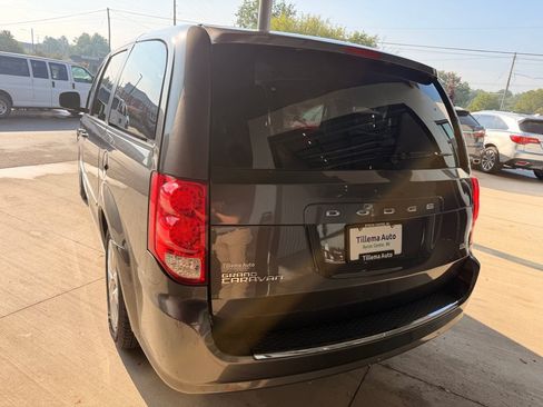 Used 2017 Dodge Grand Caravan SE FWD image 5