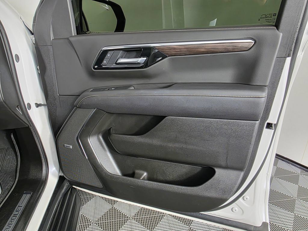 Used 2025 Chevrolet Tahoe Premier w/ Sun And Tow Package AWD/4WD image 40