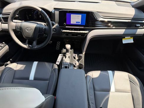 New 2026 Toyota Camry Hybrid FWD image 28