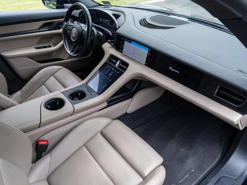 Used 2021 Porsche Taycan RWD image 31