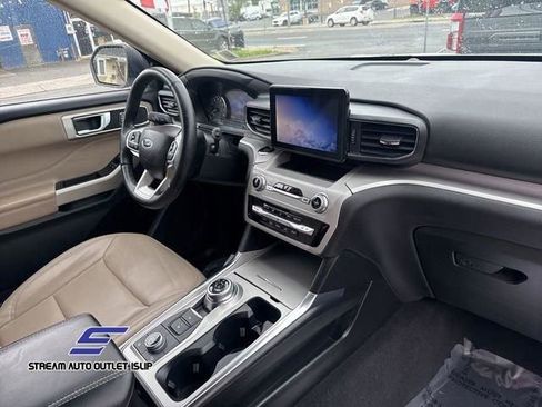 Used 2023 Ford Explorer XLT w/ Equipment Group 202A image 38