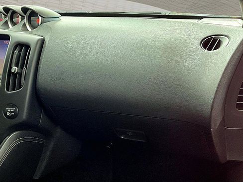 Used 2016 Nissan 370Z Touring image 16
