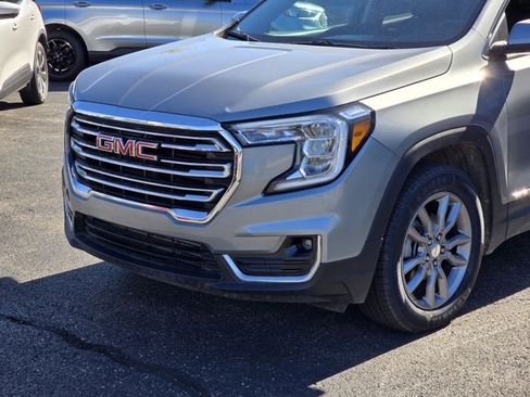 Used 2024 GMC Terrain SLT image 16