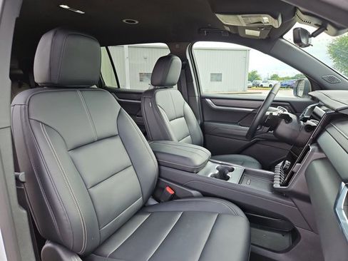 Used 2026 GMC Acadia Elevation w/ Elevation Premium Package FWD image 21
