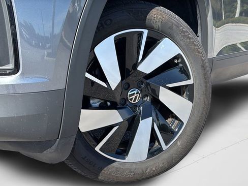 Certified 2025 Volkswagen Atlas Cross Sport SE image 10